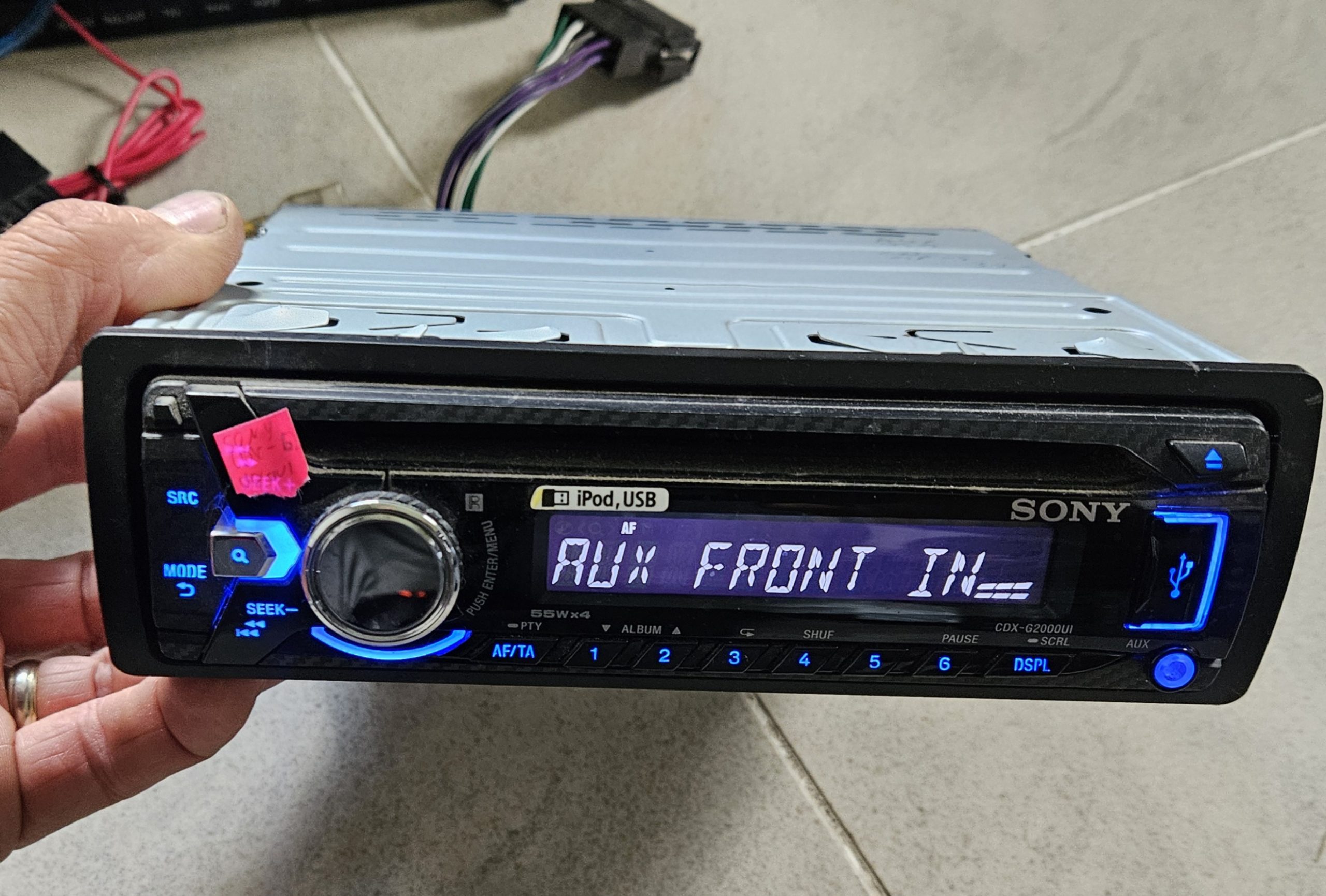 SONY CDX-G2000UI - Image 2