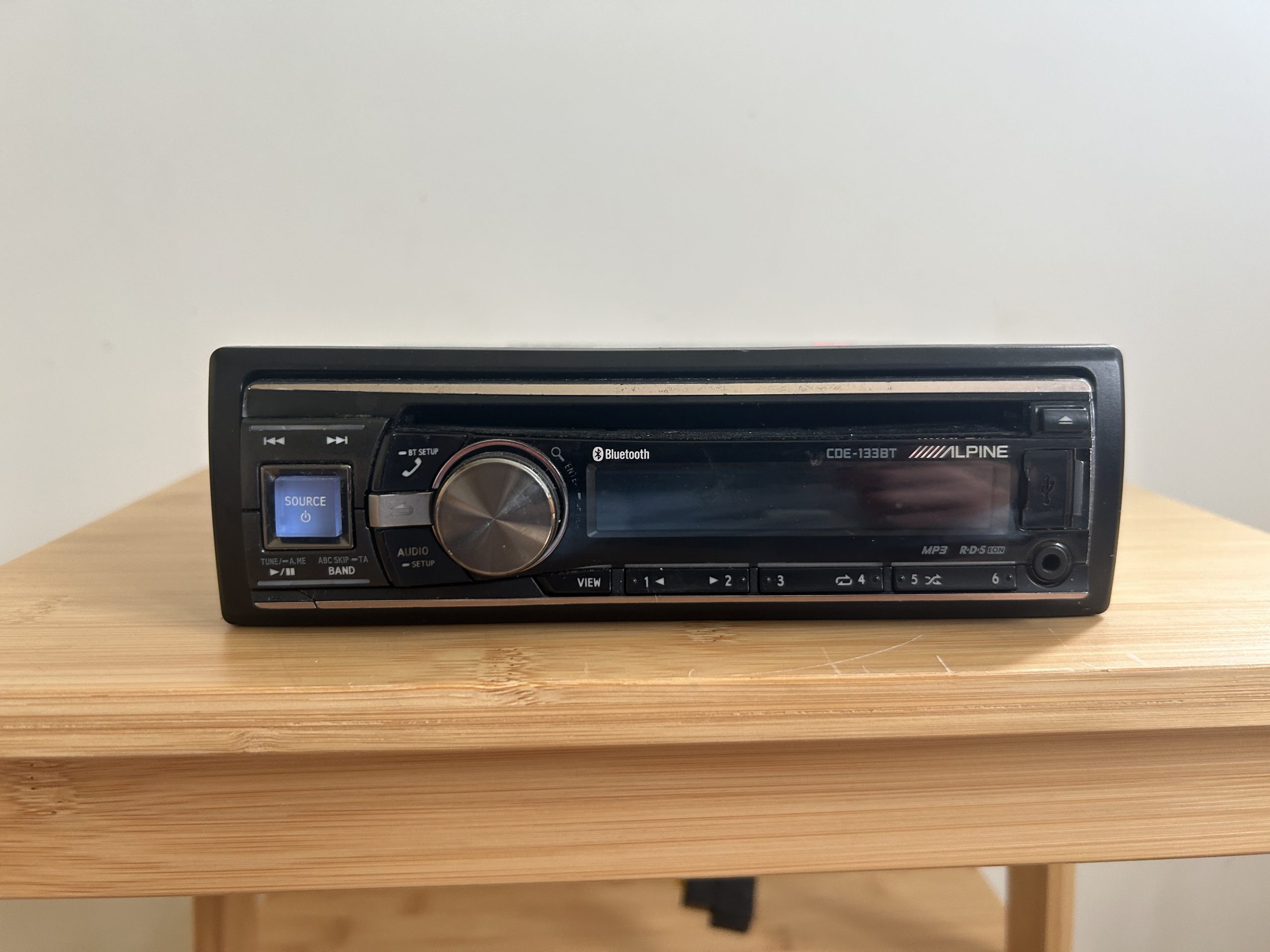 Alpine CDE-133BT - Image 2