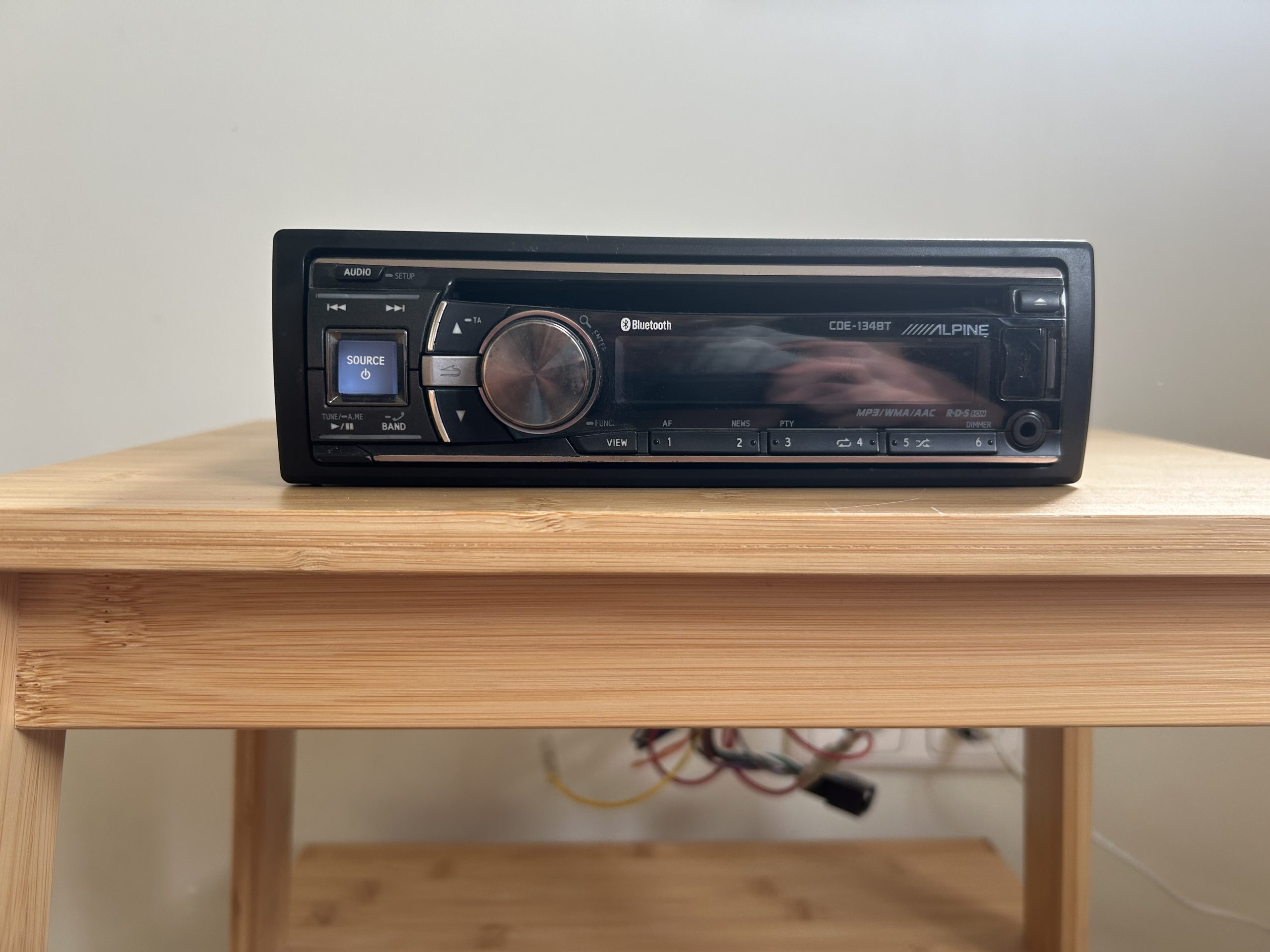 Alpine CDE-134BT - Image 2