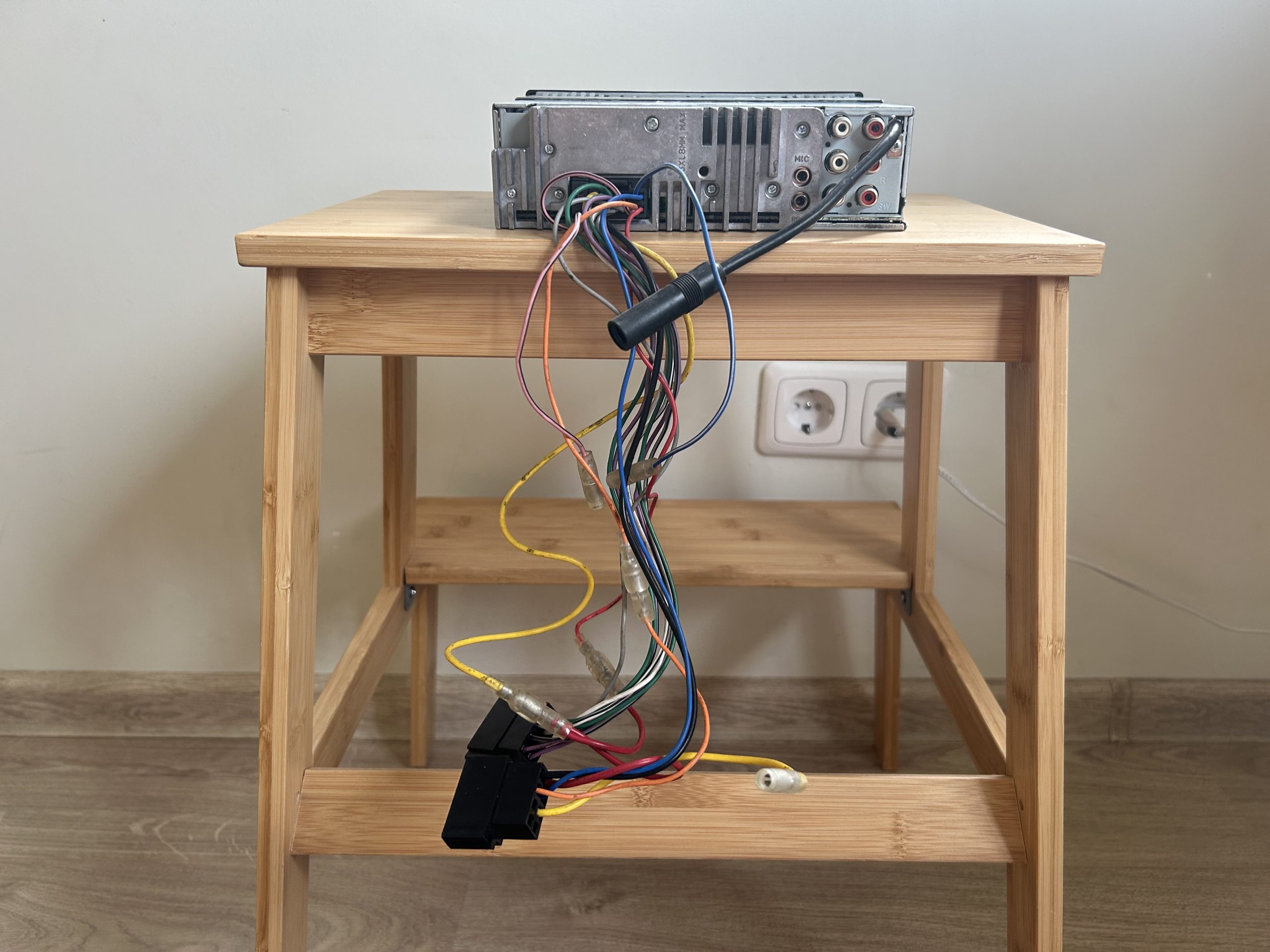 Alpine CDE-134BT - Image 3